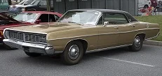 1280px-1968_Ford_LTD_Brougham_4-door_Hardtop,_front_left_(Hershey_2019).webp
