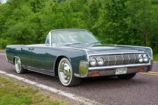 1963-lincoln-continental.webp