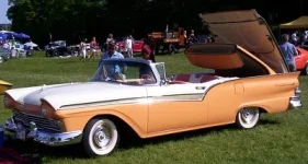 1957_Ford_Fairline_500_Skyliner.webp