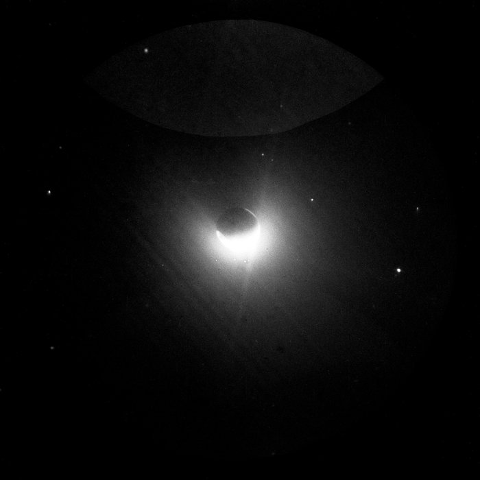 earth-geocorona-from-oon-1972-Apollo16.jpg