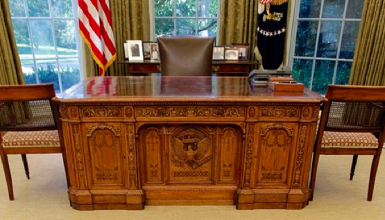 the-resolute-desk-oval-office.png
