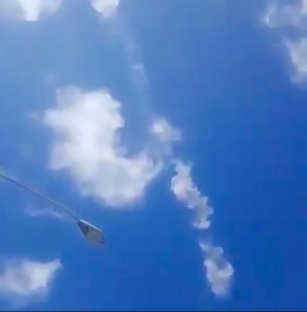 Meteor-smoke-trail-Cuba-Feb-1-2019-via-Hatzel-Vela.jpg