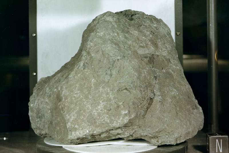 moon-rock-from-Earth-Apollo-14.jpg