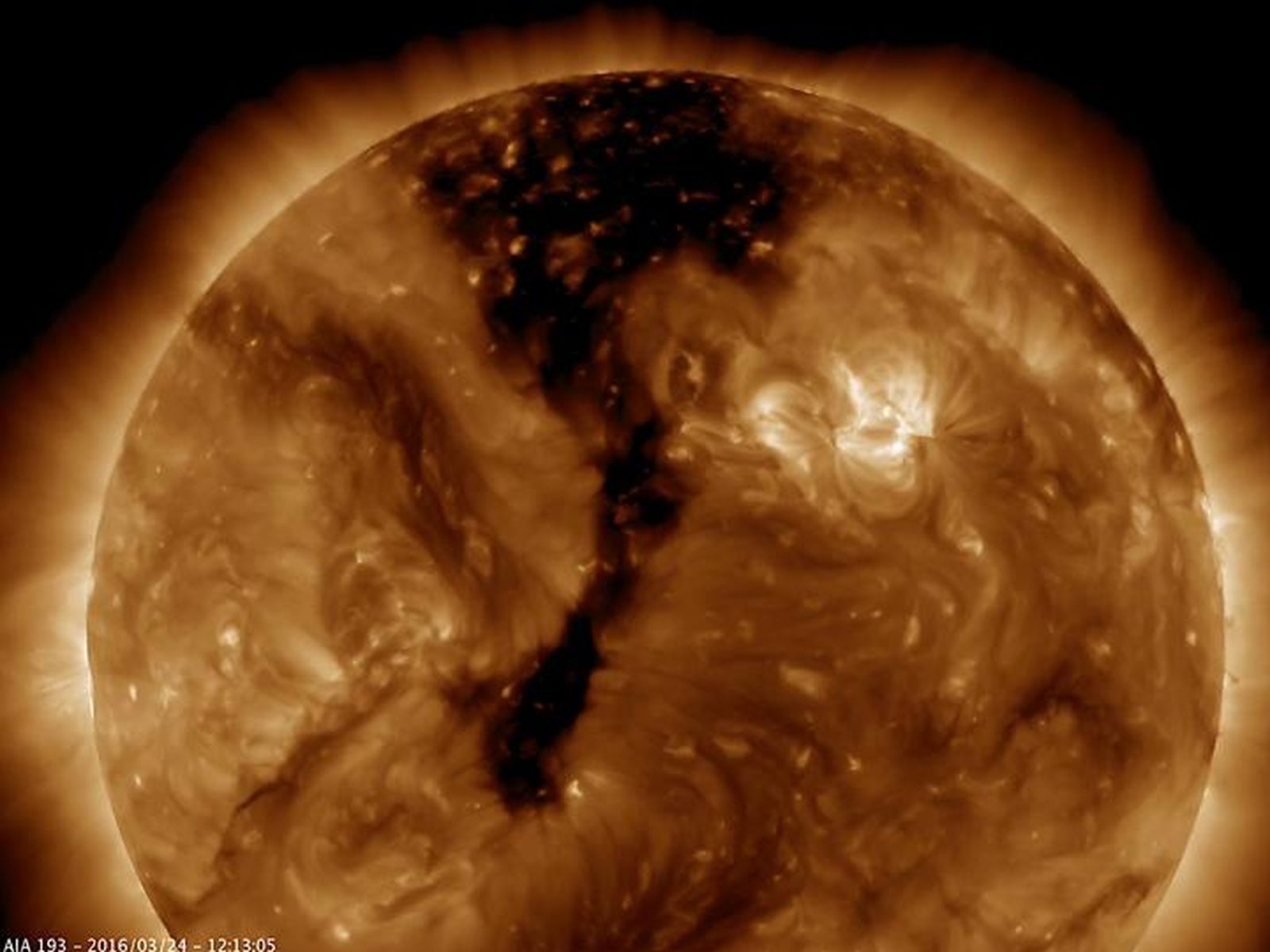 long-coronal-hole-1600.jpg