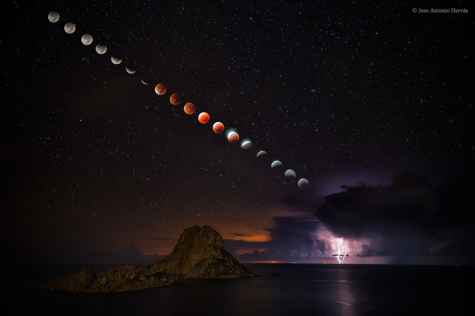LightningEclipse_Hervas_960.jpg