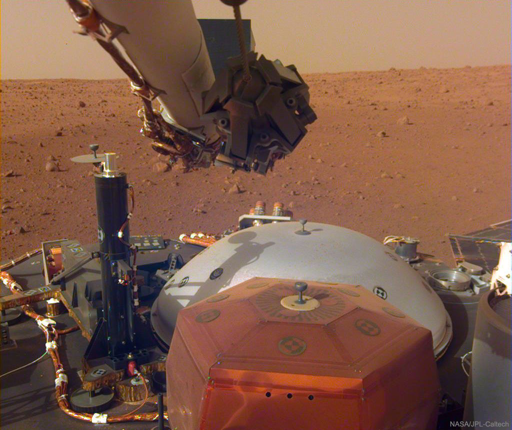 ArmSeismometer_InSight_1024.jpg
